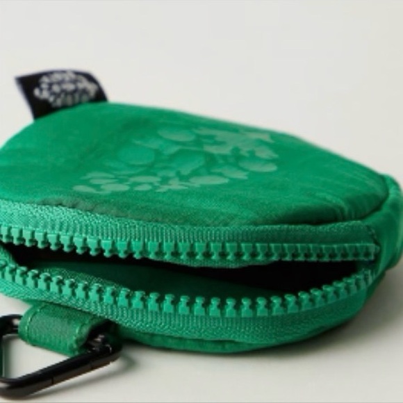 FP Movement Essentials Only Pouch - Picture 3 of 9